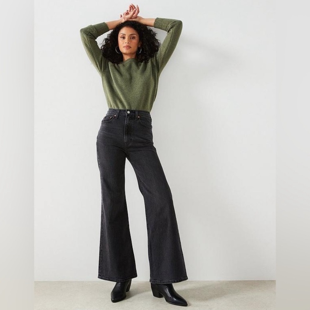 Levi’s Ribcage Bell Jeans in Black W25 L32